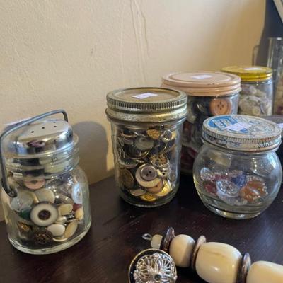 Sale Photo Thumbnail #193: Buttons 
