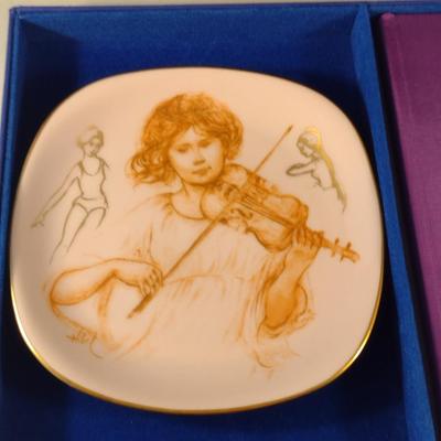 Hibel Allegro Ensemble- Plate and Limited Edition Book (1287/7500) Boxed Set