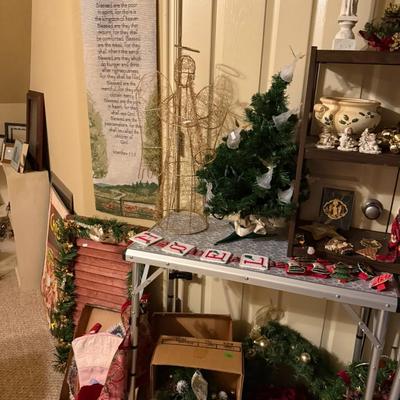 Sale Photo Thumbnail #224: All items, excludes table.