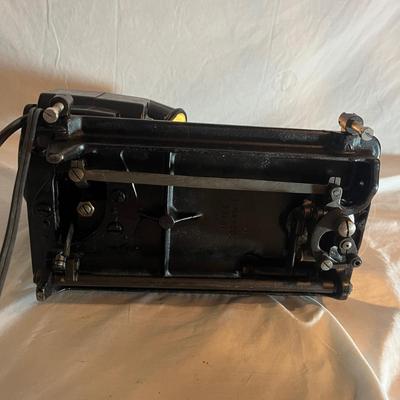 Singer 99-31 Sewing Machine (GB1-MG)