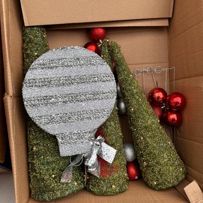 Christmas Décor lot with Huge Wreath 