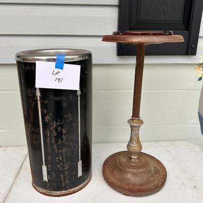Lot of 2 Vintage Ash Trays 