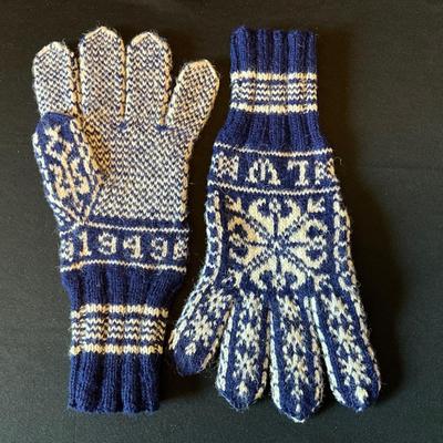 Vintage 1949 Norwegian Knitted Gloves
