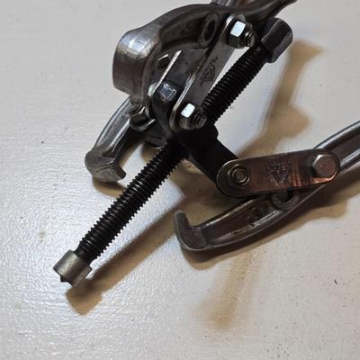 Alltrade 3-Jaw Gear Puller - Automotive Puller