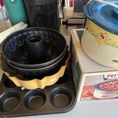 Sale Photo Thumbnail #36: Ninja fryer, small appliances, and more.