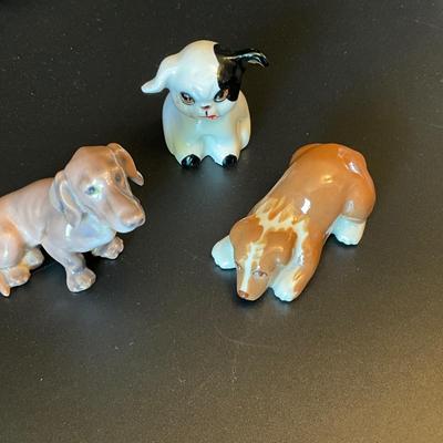 Vintage small ceramic dogs, one has a stamp