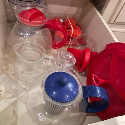 Sale Photo Thumbnail #64: Tupperware tea and coffee pots