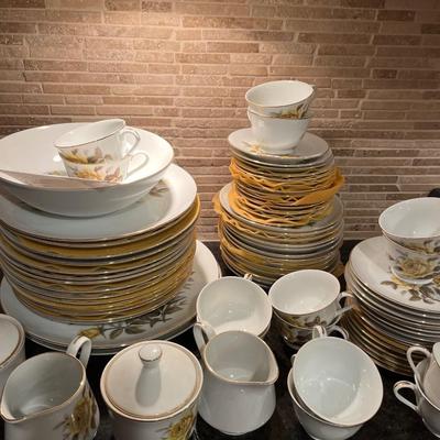 Sale Photo Thumbnail #80: Norlean Talisman China
2 platters, 1 serving bowl, 2 sugar bowls, 2 creamers, 15 dinner plates, 13 salad bowls, 15 bread plates, 13 saucers, 14 cups. 77 pc