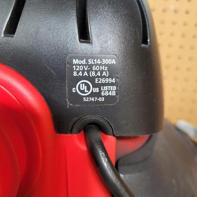 LOT 19B: Red and Black Shop Vac with Accessories Included