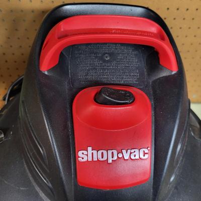 LOT 19B: Red and Black Shop Vac with Accessories Included