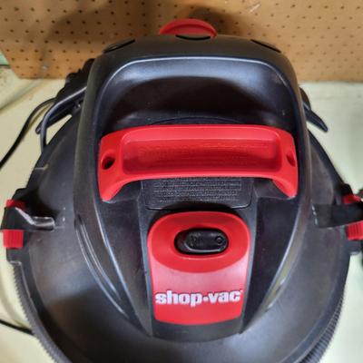 LOT 19B: Red and Black Shop Vac with Accessories Included