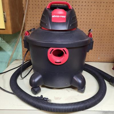LOT 19B: Red and Black Shop Vac with Accessories Included