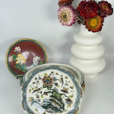 LOT 50F: Delfts Polychrome Trinket Box, Hand Painted Mini Plate & More