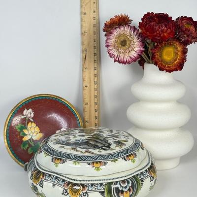 LOT 50F: Delfts Polychrome Trinket Box, Hand Painted Mini Plate & More