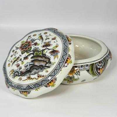 LOT 50F: Delfts Polychrome Trinket Box, Hand Painted Mini Plate & More