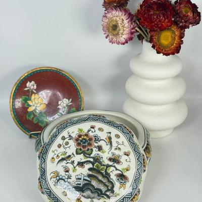 LOT 50F: Delfts Polychrome Trinket Box, Hand Painted Mini Plate & More