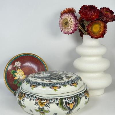 LOT 50F: Delfts Polychrome Trinket Box, Hand Painted Mini Plate & More