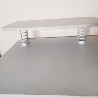 LOT 72M: Corner Desk with Detachable Top Organization