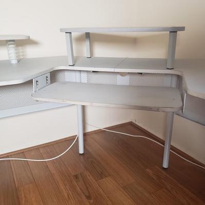 LOT 72M: Corner Desk with Detachable Top Organization