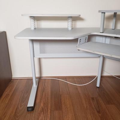 LOT 72M: Corner Desk with Detachable Top Organization