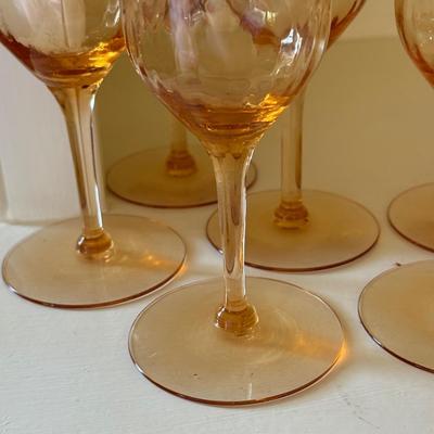 LOT 111L: Peach Glassware