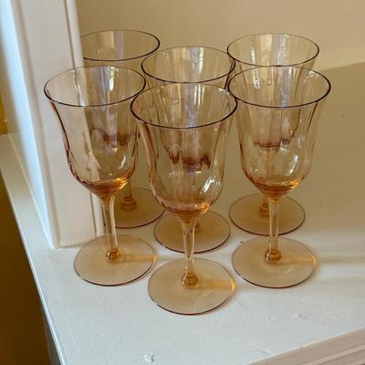 LOT 111L: Peach Glassware