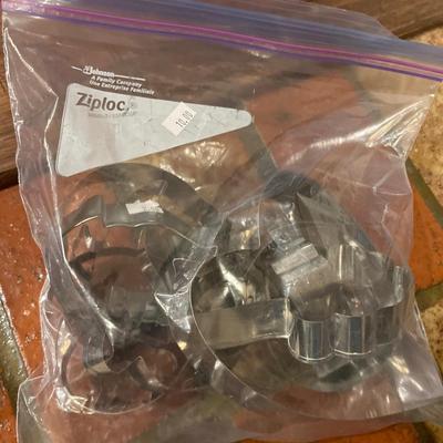 Sale Photo Thumbnail #101: Large lot of Misc Cookie Cutters
