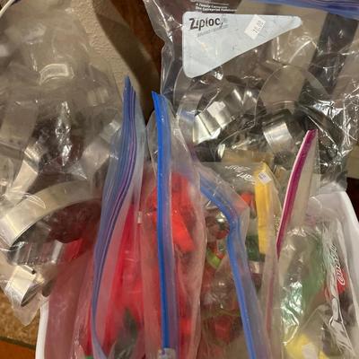 Sale Photo Thumbnail #97: Large lot of Misc Cookie Cutters