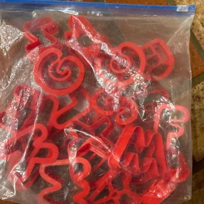 Sale Photo Thumbnail #100: Large lot of Misc Cookie Cutters