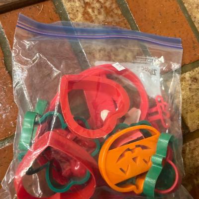 Sale Photo Thumbnail #99: Large lot of Misc Cookie Cutters