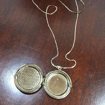 Beautiful vintage, gold toned north star locket necklace long