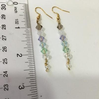 Beautiful crystal dingle earrings very beautiful, gold toned