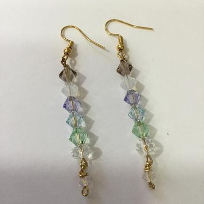 Beautiful crystal dingle earrings very beautiful, gold toned
