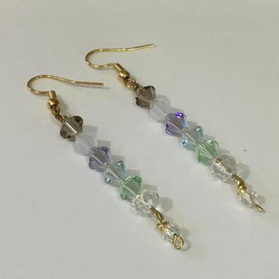 Beautiful crystal dingle earrings very beautiful, gold toned