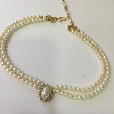 Very nice beautiful, vintage double strand, faux, pearl choker necklace