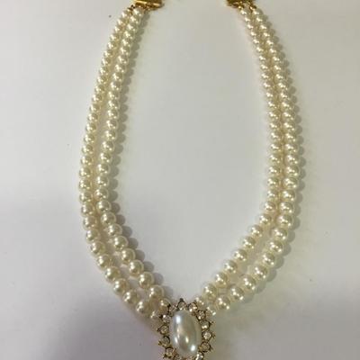 Very nice beautiful, vintage double strand, faux, pearl choker necklace
