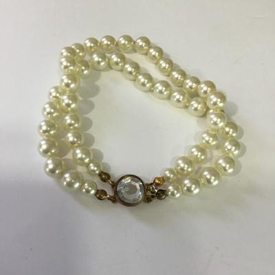 Vintage faux pearl bracelet