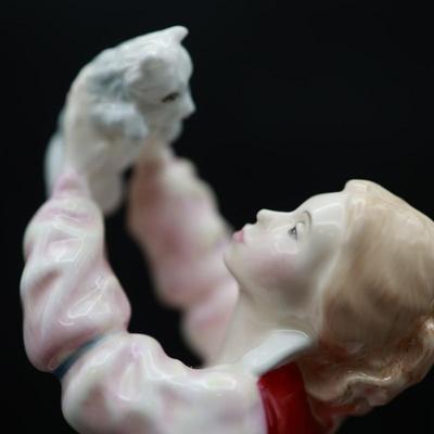 Royal Doulton Pretty Ladies "Susan" Figurine.