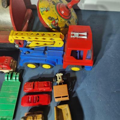 Lot of Vintage Toys Tom Thumb Toy Cash Register , Tootsietoy truck