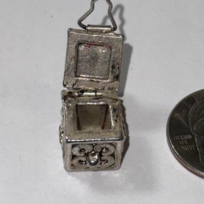 VINTAGE STERLING SILVER SOLID PILL BOX PENDANT PREOWNED FROM AN ESTATE AS PICTURED.