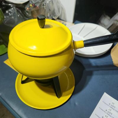 Lot of 5 Vintage Yellow Green Red Fondue Pots, Cuisinart Electric Fondue Pot