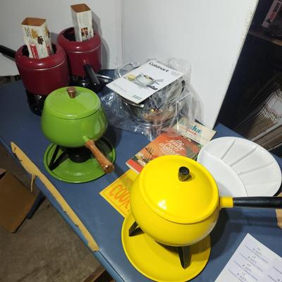 Lot of 5 Vintage Yellow Green Red Fondue Pots, Cuisinart Electric Fondue Pot