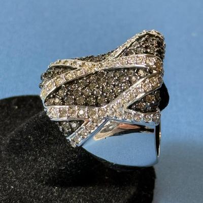 Vintage Large Black & White Crystal Dome Ring Size 8.25 in Nearly New Hardly Worn Condition.