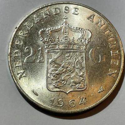 1964 Netherlands Antilles Silver 2-1/2 Gulden Juliana Crowned Arms UNCIRCULATED Coin as Pictured.