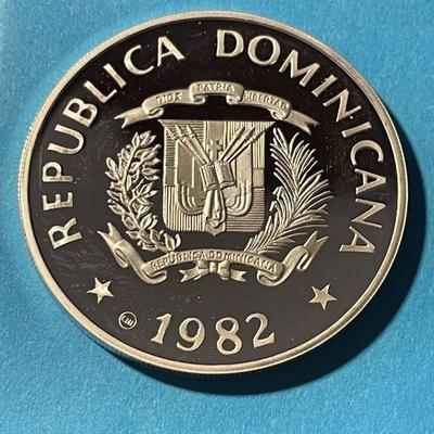 1982 DOMINICAN REPUBLIC Year of the Child Proof Silver 10 Pesos Coin.