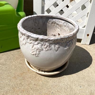 LOT 292: Lawn / Garden Planters and More