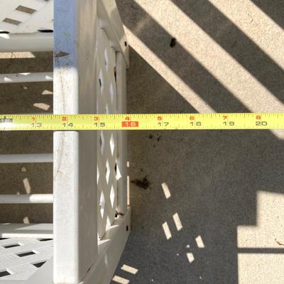 LOT 292: Lawn / Garden Planters and More