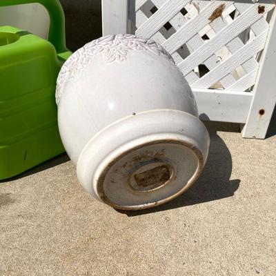 LOT 292: Lawn / Garden Planters and More
