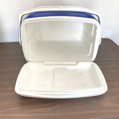 LOT 52: Igloo Island Breeze Cooler, Three Lanterns, Storage Tote with Garden Tools and More