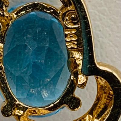 LOT 70: Beautiful 14K Gold Blue Topaz Necklace TW 2.81g